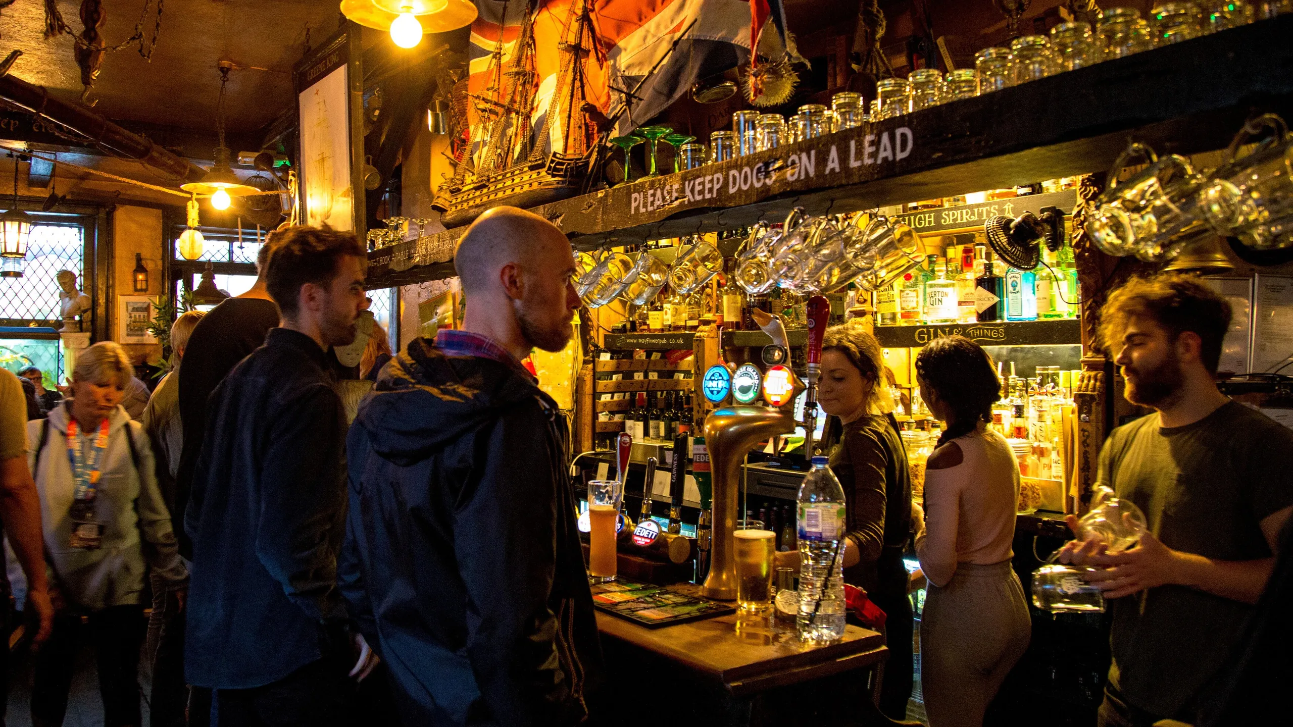 PK575H Interior of The Mayflower pub in Rotherhithe, London, UK