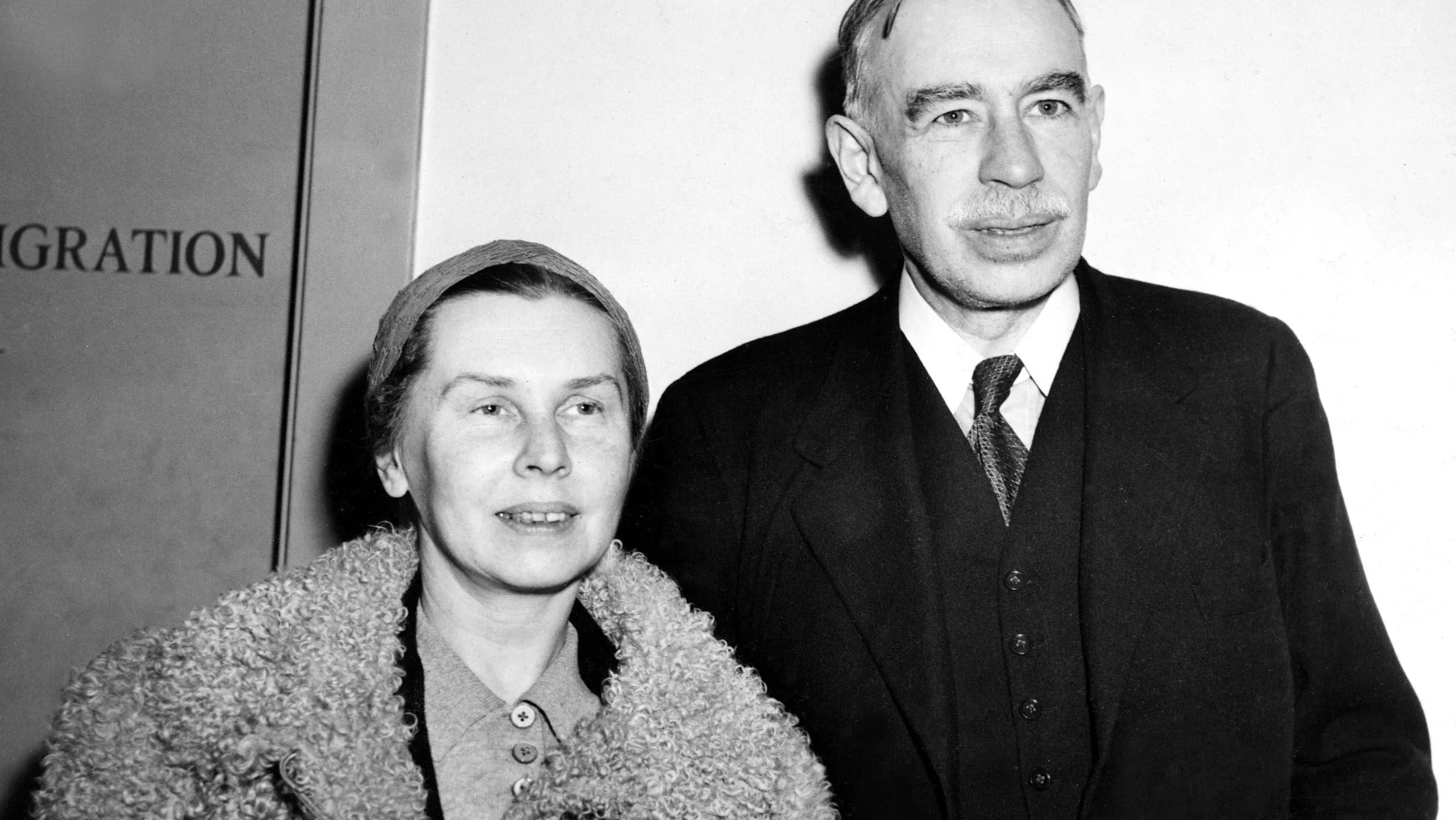 BTJMRD John Maynard Keynes & wife. The economist arrives in NYC, 5/8/41