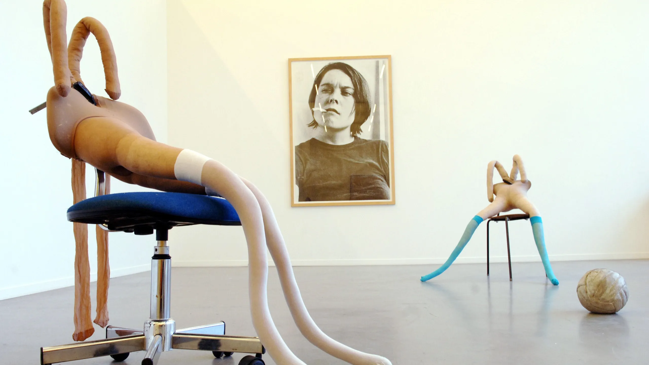 D3B8N9 (dpa) - The picture shows the photo installation 'Fighting fire with fire' by Sarah Lucas in Hamburg, Germany, Thursday, 14 June 2005. The Kunstverein shows the first retrospective of the artist regarded the bad girl of the young British art scene from 16th July to 9th October in Hamburg. Partly in