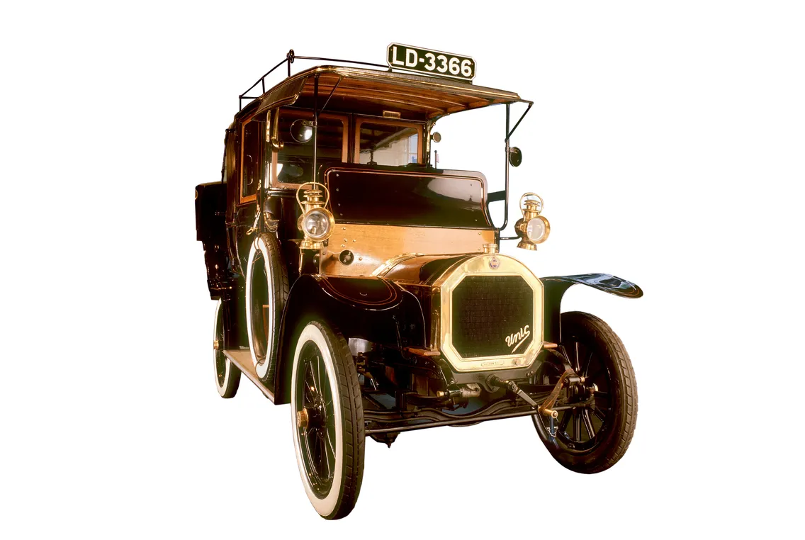 Vintage car with wood paneling and brass details, featuring a license plate "ld-3366", isolated on a white background.